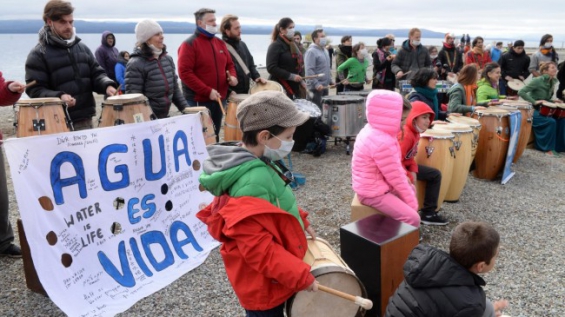 Argentina. Reclamaron con barbijos por la contaminación del lago Nahuel Huapi