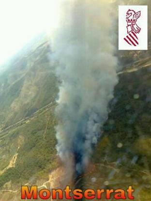 Incendio forestal en la zona de Les Canyes en Monserrat (Valencia)