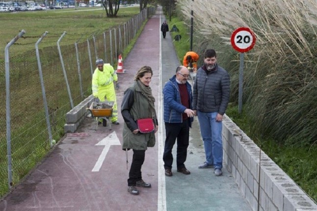 Camargo pone a punto su carril bici de Punta Parayas