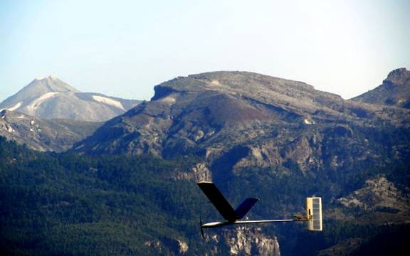 Drone con energía solar para gestión de catástrofes