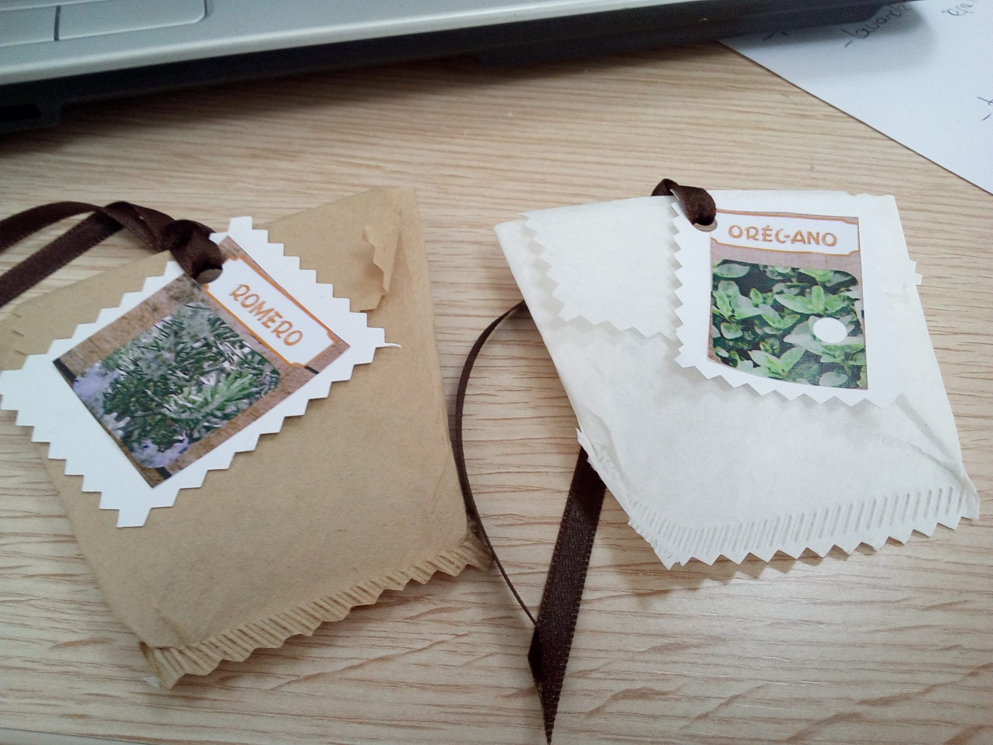 Sacos aromáticos elaborados con filtros de cafetera