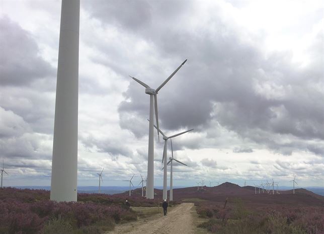 Núñez Feijóo reitera que volvería a anular el concurso eólico del bipartito