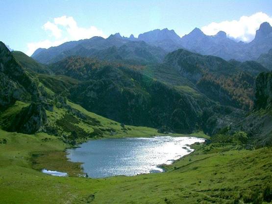 Se oponen a la posibilidad de navegar en los Lagos de Covadonga