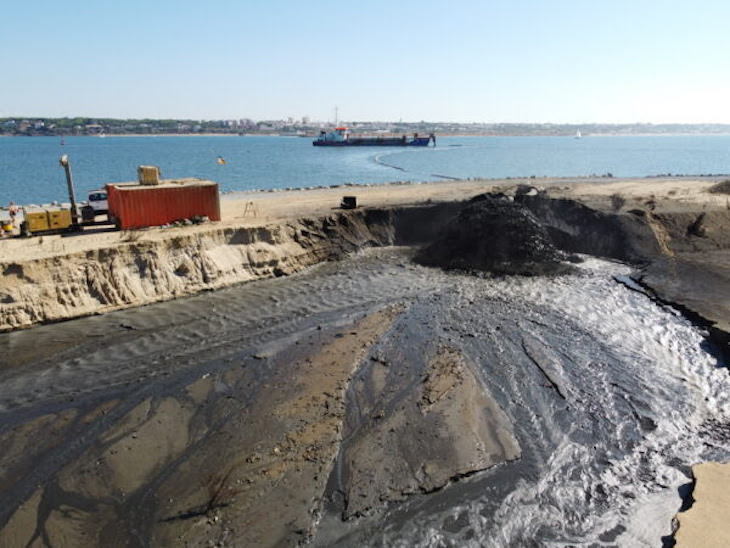 Huelva permite el vertido de lodos tóxicos al mar