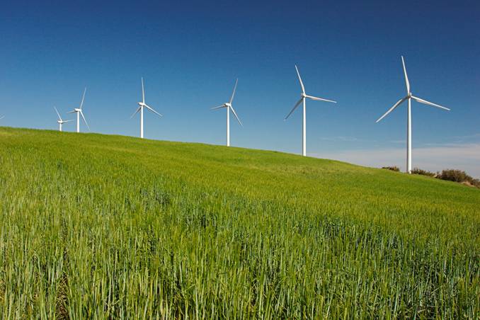 EGA ‘aplaude’ que la Xunta recurra la suspensión de primas a renovables