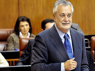 El presidente de la Junta destaca el liderazgo de Andalucía en políticas sociales y en energías renovables