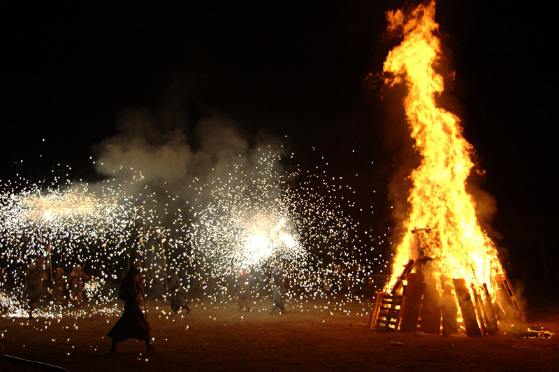 Emaya retira 12 toneladas de residuos tras la celebración de la noche de Sant Joan