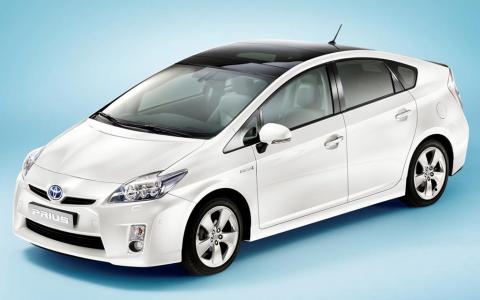 Toyota entrega el primer Prius híbrido enchufable en Reino Unido