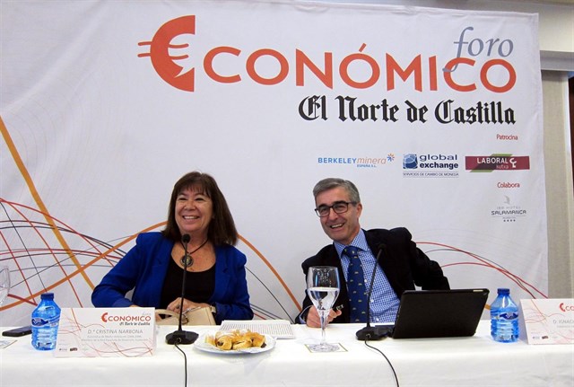 La exministra de Medio Ambiente Cristina Narbona lamenta el retroceso de España en el sector de las energías renovables