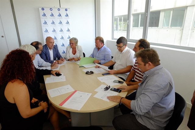 Ayuntamiento de Málaga y el Cluster Marítimo estudian estrategias para cuidar el litoral