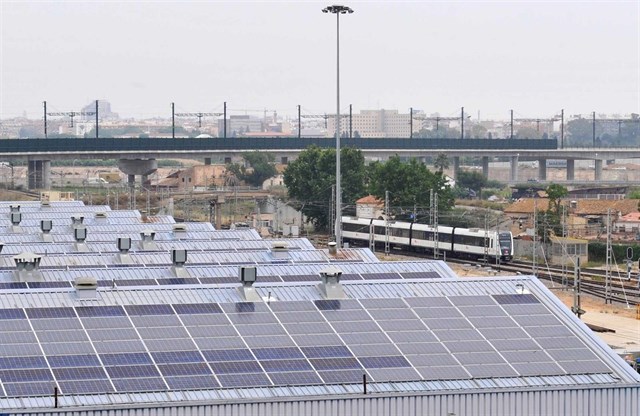 Ferrocarrils cubre todo el consumo eléctrico de sus talleres con energía solar