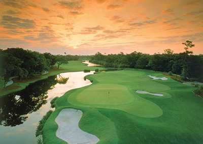 Los campos de golf que reutilizan el agua se riegan en exceso