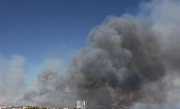 Andalucía. Desalojadas 200 viviendas por tres incendios forestales en San Roque (Cádiz)