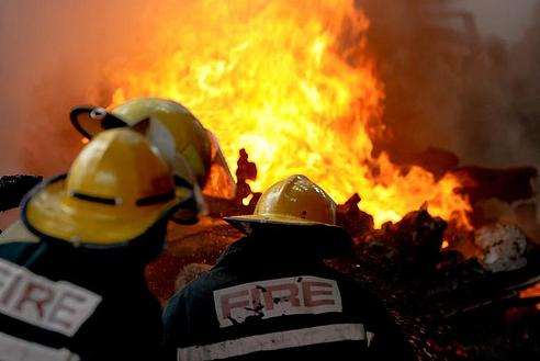 El incendio causado en una refinería de petróleo de Puerto Rico puede causar un desastre