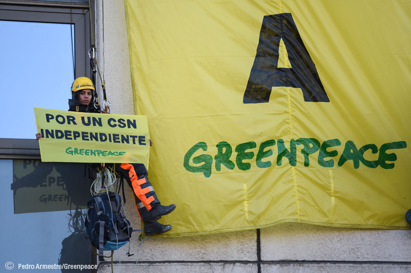 Detenidos seis activistas de Greenpeace en una acción en el Consejo de Seguridad Nuclear