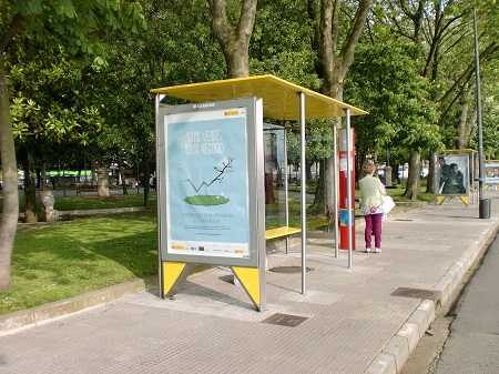 Las marquesinas se visten de la Red emprendeverde