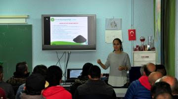Técnicos al servicio de Sogama imparten en el penal de Monterroso un nuevo curso de vermicompostaje