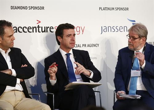 El Ministro Soria afirma: ‘ninguna inversión en ningún sector tiene tanta rentabilidad por ley como las energías renovables’