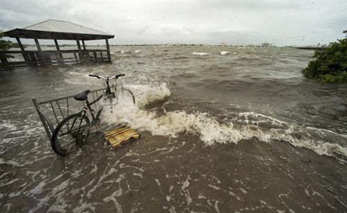 La tormenta tropical Andrea se acerca a la costa de Florida en el Golfo de México