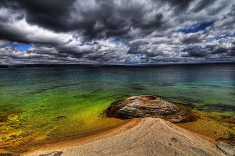 Filtración de petróleo un río cerca del Parque de Yellowstone