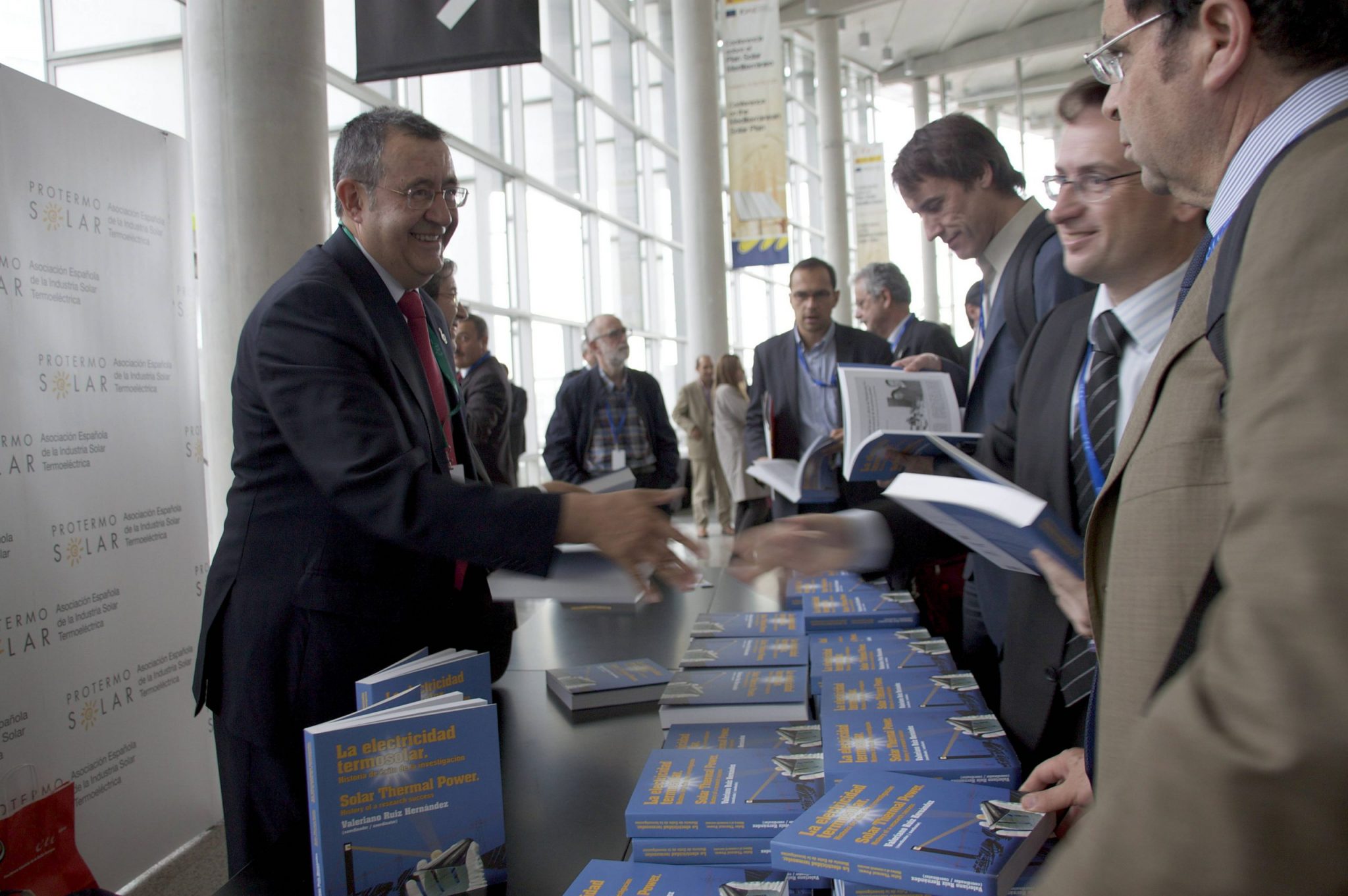 Presentado en Valencia el libro "La Electricidad Termosolar: Historia de Éxito de la Investigación"