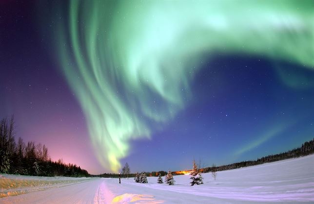 Descubren que desencadena los estallidos brillantes de las auroras polares
