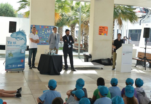 El 23% de los escolares de Málaga capital reconoce que sigue tirando las toallitas y residuos al váter