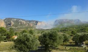 Declarado un incendio de matorral en los Mallos de Riglos (Huesca)