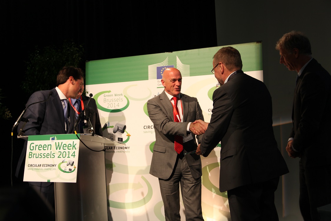 El proyecto Ecovitrum’ para la gestión integral de residuos de aparatos eléctricos y electrónicos  triunfa en Europa recibiendo el  premio ‘Best of the Best 2013’