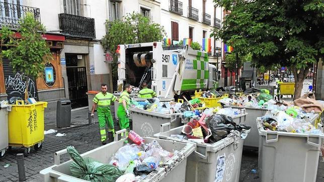 Madrid no municipaliza el servicio de recogida de basura