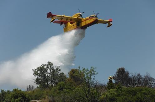 Medio Ambiente despliega medios aéreos y terrestres para combatir el fuego de Lobios (Ourense)