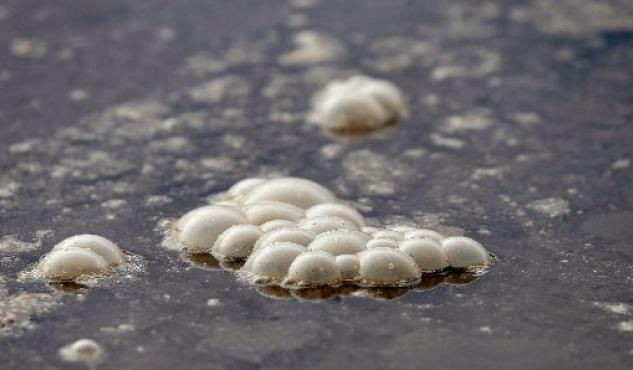 El Gobierno estudiará formas para mejorar la depuración y eliminar restos de ibuprofeno y drogas en el agua residual