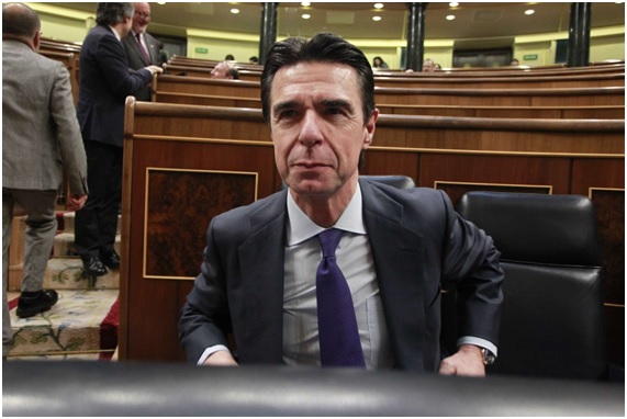 Soria: arruinó el Autoconsumo y de ‘premio’ va al Banco Mundial