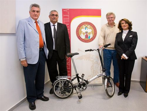 La Hispalense adjudica entre la comunidad universitaria 400 bicicletas
