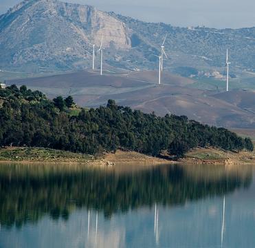 Vestas registra pérdidas en el segundo trimestre y recorta sus previsiones anuales