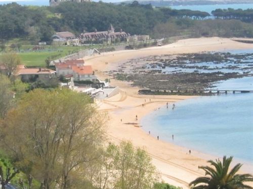 Ocho playas de Santander renuevan sus banderas Ecoplaya