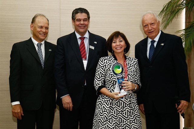 CONPET premió a Nissan por la eficiencia energética de sus coches