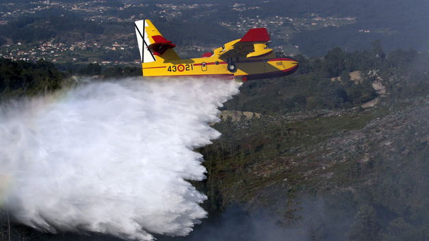 Más de 250 medios aéreos contratados para combatir el fuego forestal en la campaña más dura de los últimos años