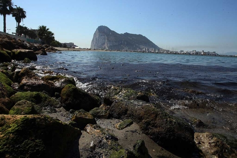 Europa pone la ‘lupa’ sobre contaminación en la Playa Oeste en la Bahía de Algeciras