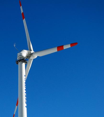 Revilla dice que el Gobierno tiene una postura "unánime" respecto al concurso eólico que se hará con todas las garantías