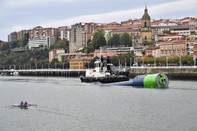 Este es el primer captador de energía de las olas diseñado en Euskadi y que comienza su instalación en Armintza