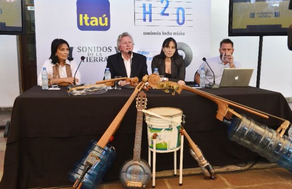 A través de la música