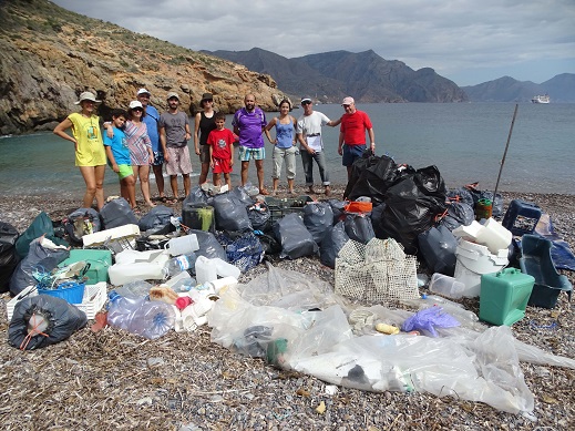 Cala salitrona deja de ser nuevamente un vertedero costero