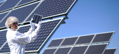 De ultravioleta a energía eléctrica a golpe de nanopartícula