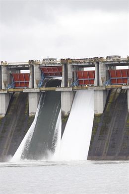 Las cuencas del Guadalquivir y del Guadiana siguen desembalsando por temor a ‘inminentes’ lluvias