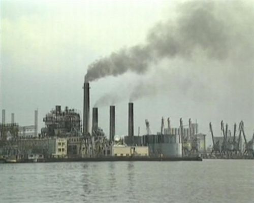 La Eurocámara acuerda endurecer los límites a las emisiones industriales