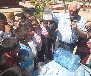 Grupo Tortuguero y SAPA capacitan a estudiantes sobre el ahorro del agua