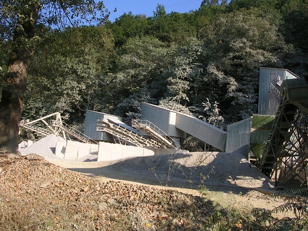 Asturias.  La irregular cantera de la Peridiella en Piloña