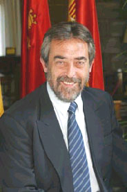 Belloch dice que la economía de futuro tiene que basarse en las energías renovables y la innovación