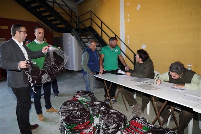 Precintadas unas 600 redes de pescadores de cangrejo rojo de Los Palacios y Las Cabezas (Sevilla)